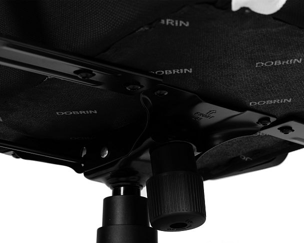 Кресло игровое DOBRIN DALLAS (черно-белая ткань) - Вид 7