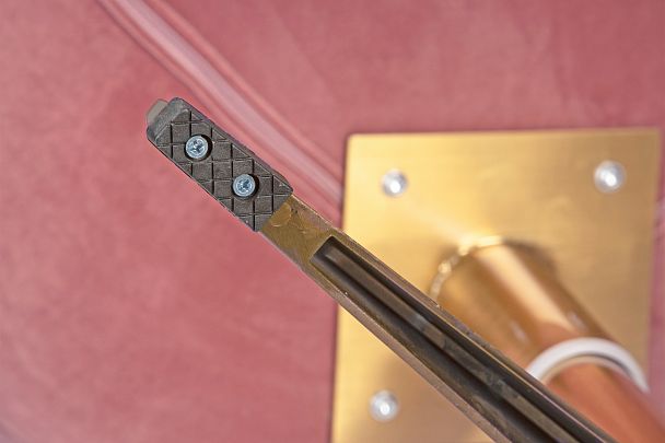 Кресло дизайнерское DOBRIN SWAN (розовый велюр BLUVEL52, золотое основание) - Вид 3